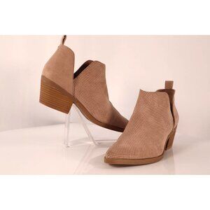 UNIVERSAL THREAD by Perforated Ankle Booties with Stacked Heel Size 6.5